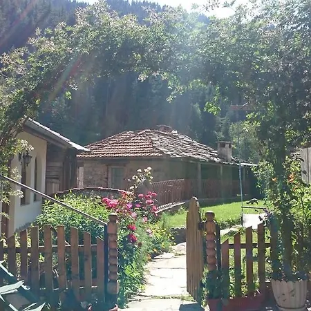 Guest house Rosenovi Lyaskovo (Smolyan)