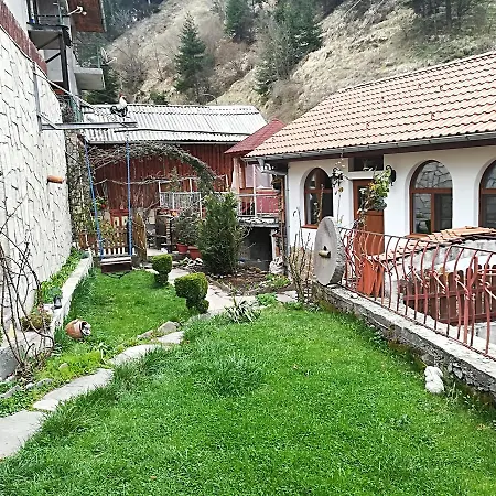 Rosenovi Vendégház 3*