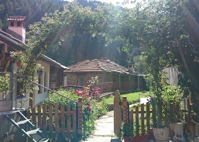 Guest house Rosenovi Lyaskovo (Smolyan)