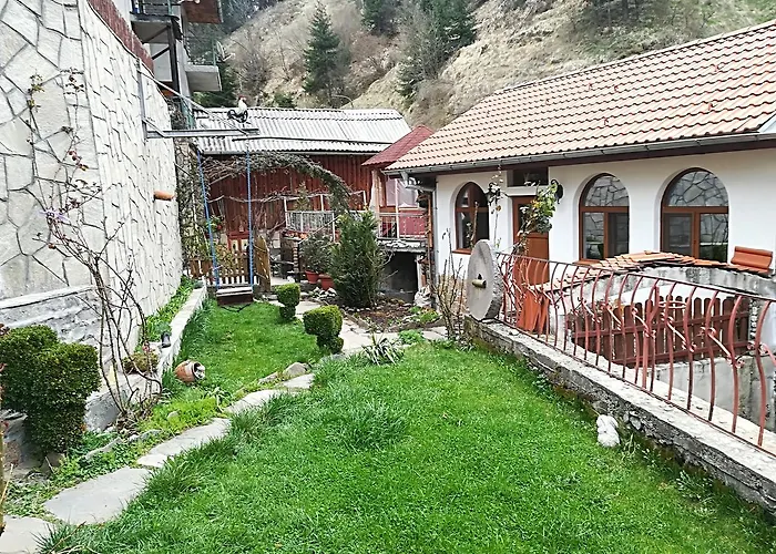 Rosenovi Guest house 3*